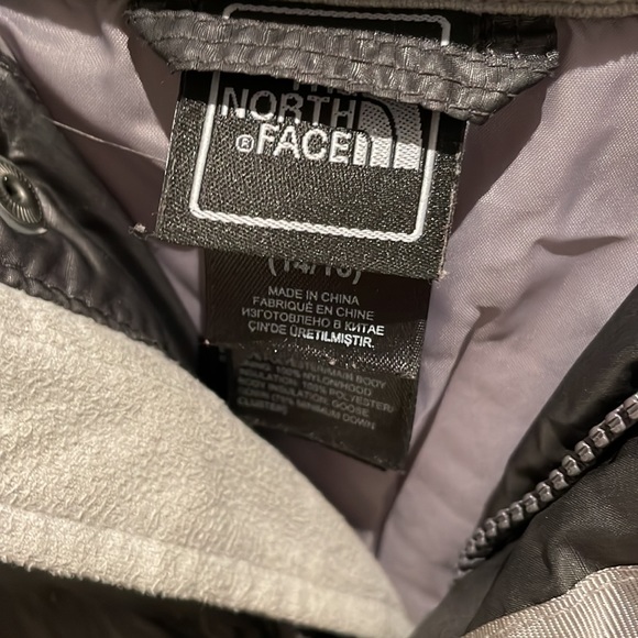 GIRLS NORTH FACE PUFFER COAT CHARCOAL GREY. SZ LARGE 14-16 or ladies petite xs - Picture 5 of 11